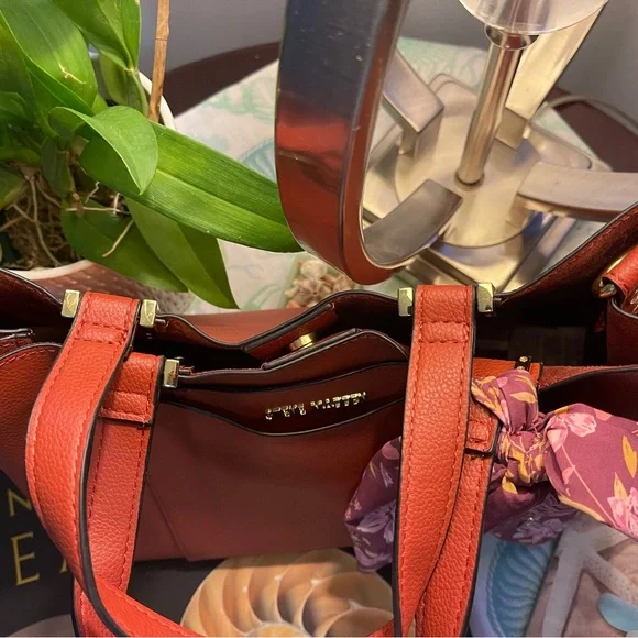 Steve Madden NWOT Crossbody & Wristlet Fall color - burnt orange & SM Bow - Picture 10 of 13